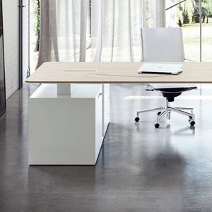 4. Desk & storage layout