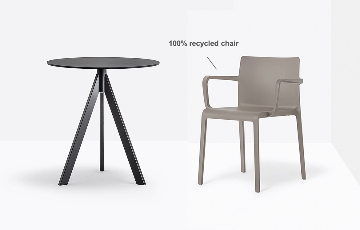 Arki black table with recycled cafe chair