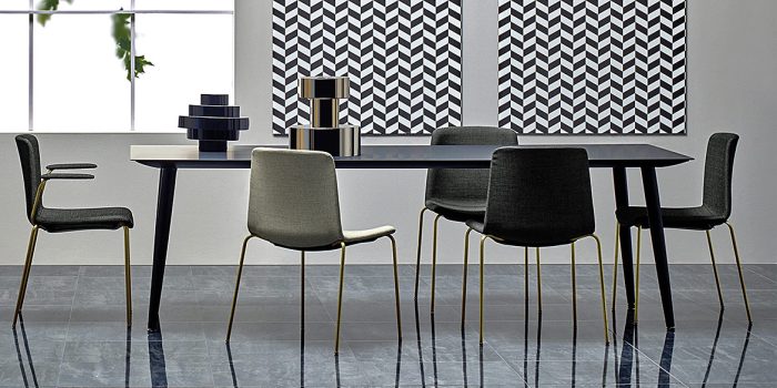 Babila commercial table in black
