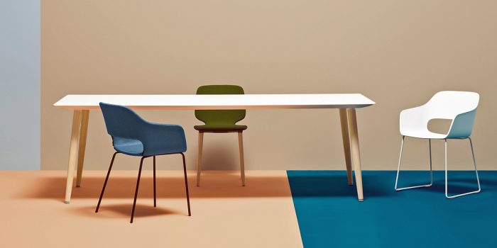 Babila commercial table with wood legs