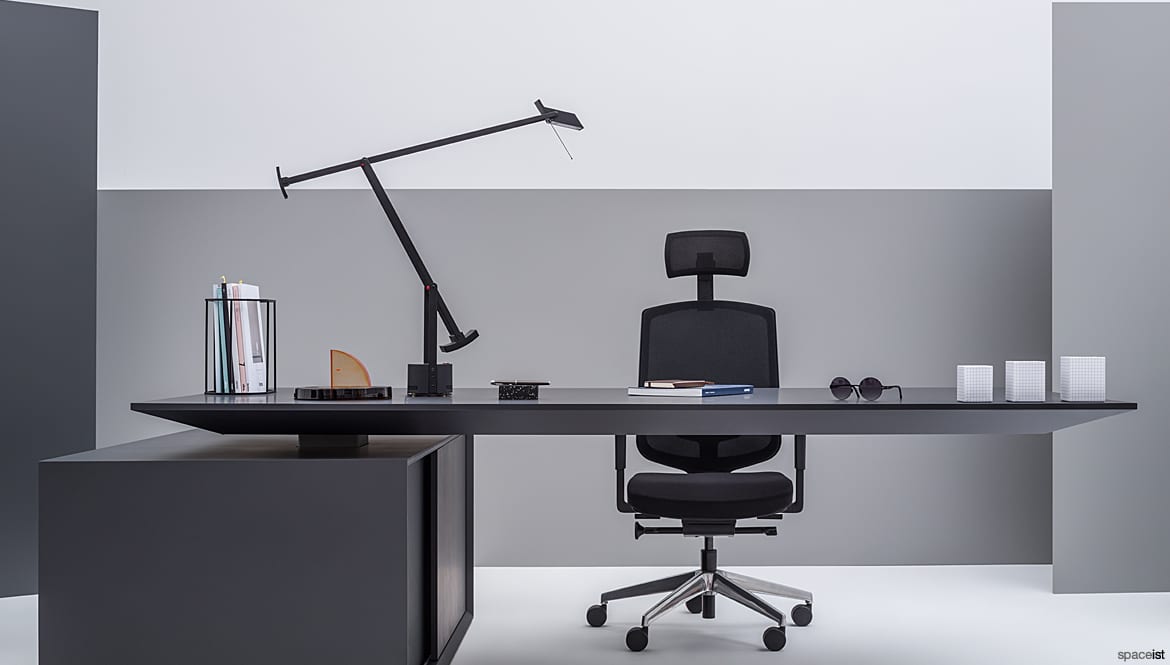 Black Desk
