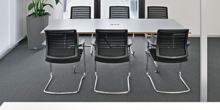 Black mesh meeting chair