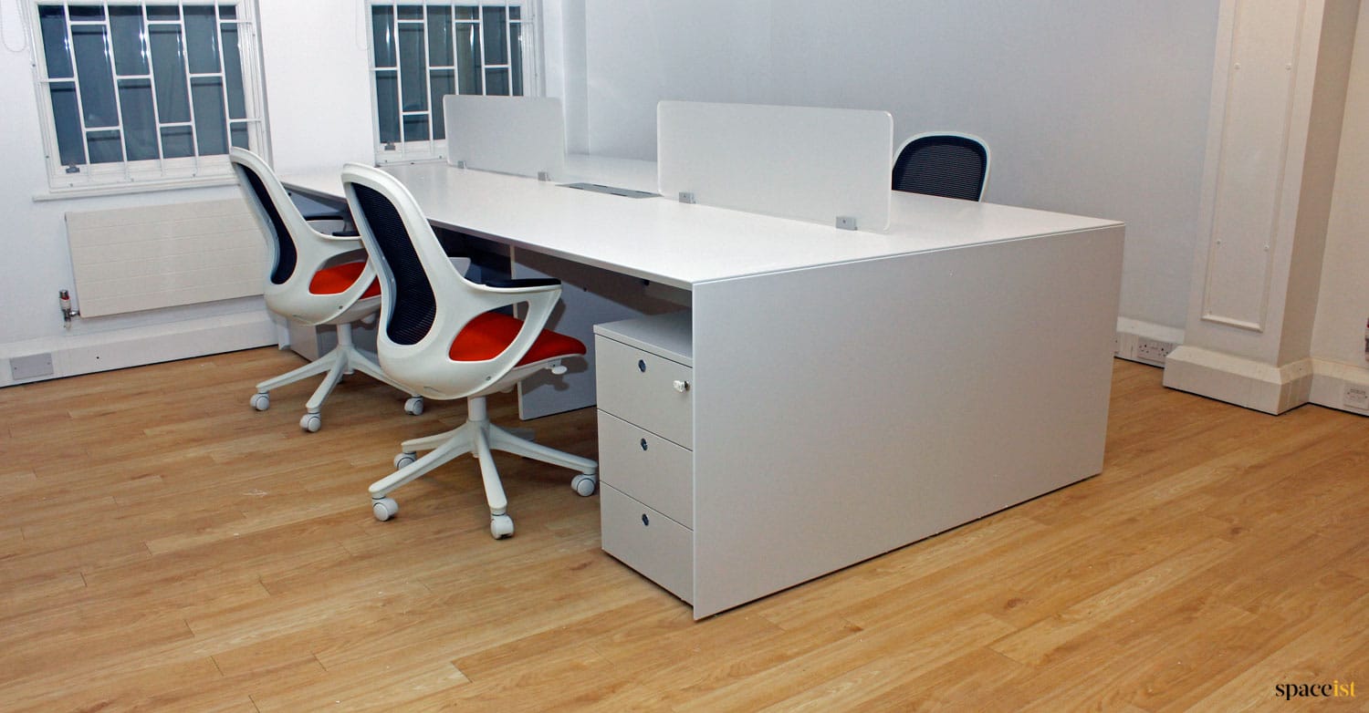 Forty5 desk in white