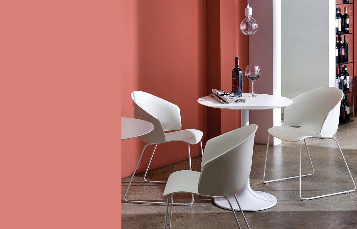 Dream white cafe table
