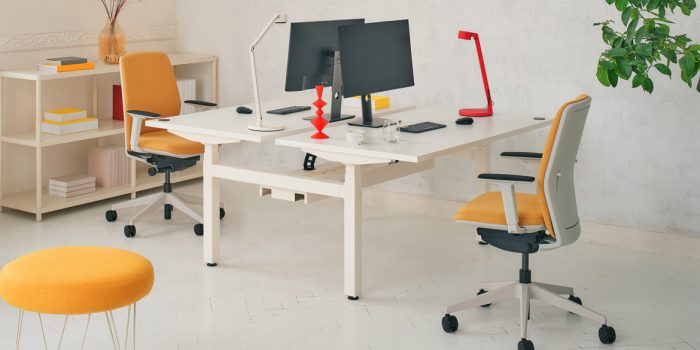 Height adjustable desk two person