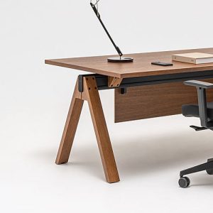 How Do I Choose The Right Executive Desk?