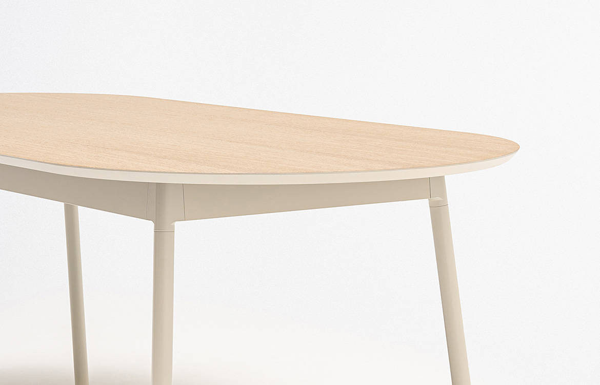 Rounded end study table in oak
