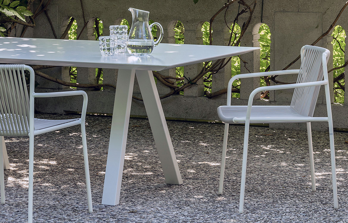 Outdoor canteen table