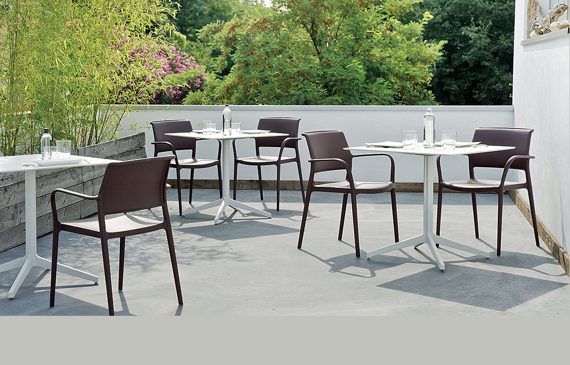 Ypsilon large 4 person cafe table in white