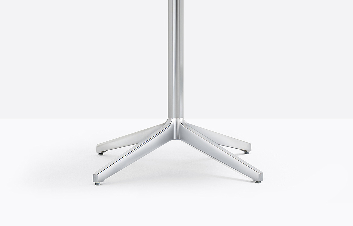 Pedrali Ypsilon 4 polished base cafe table