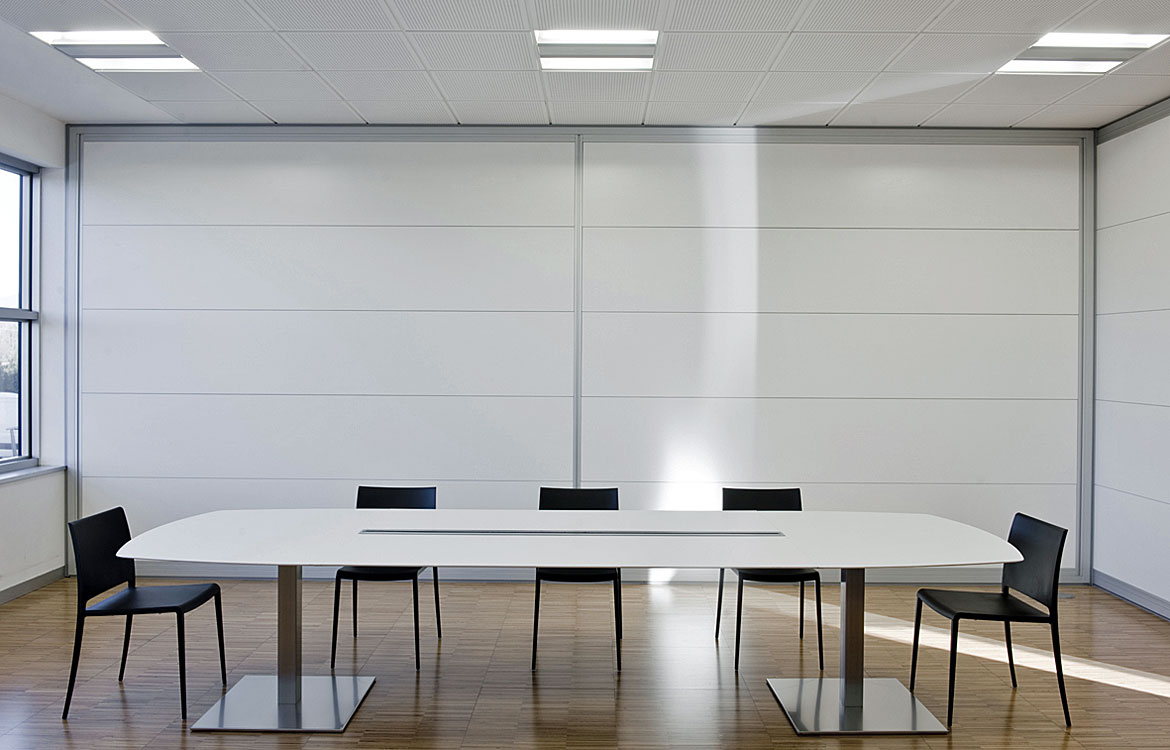Plano commercial table 14 person
