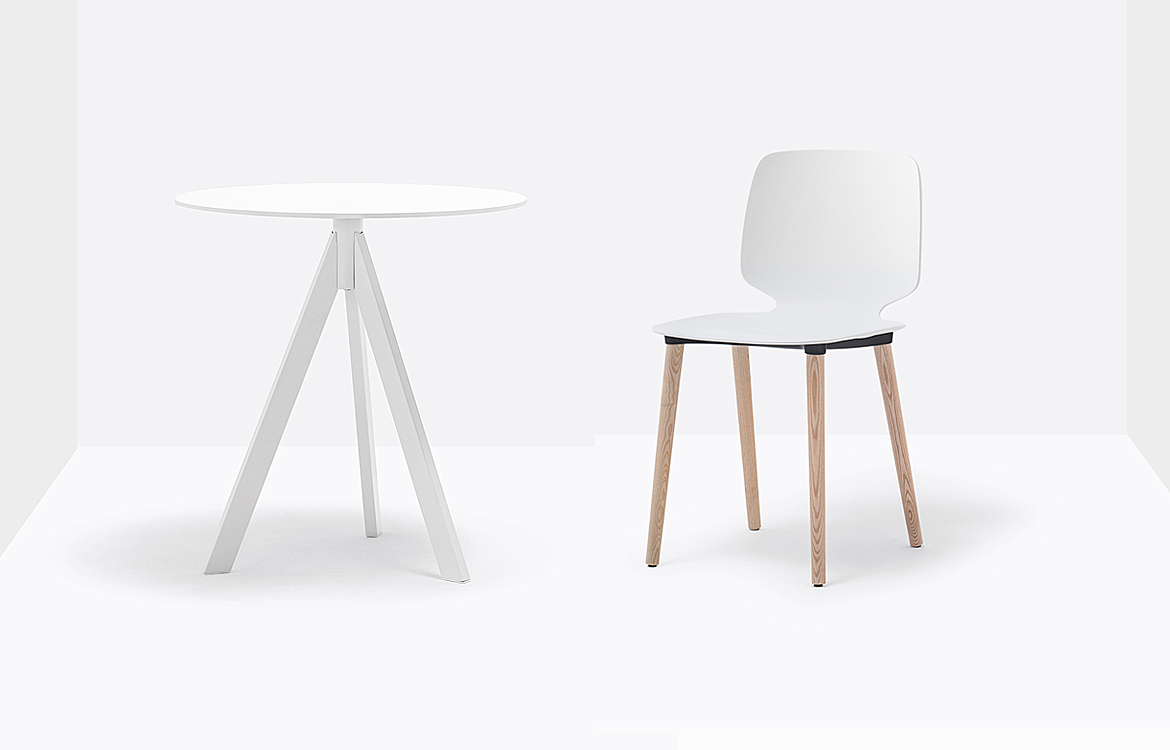 Round Arki white cafe table wood chair