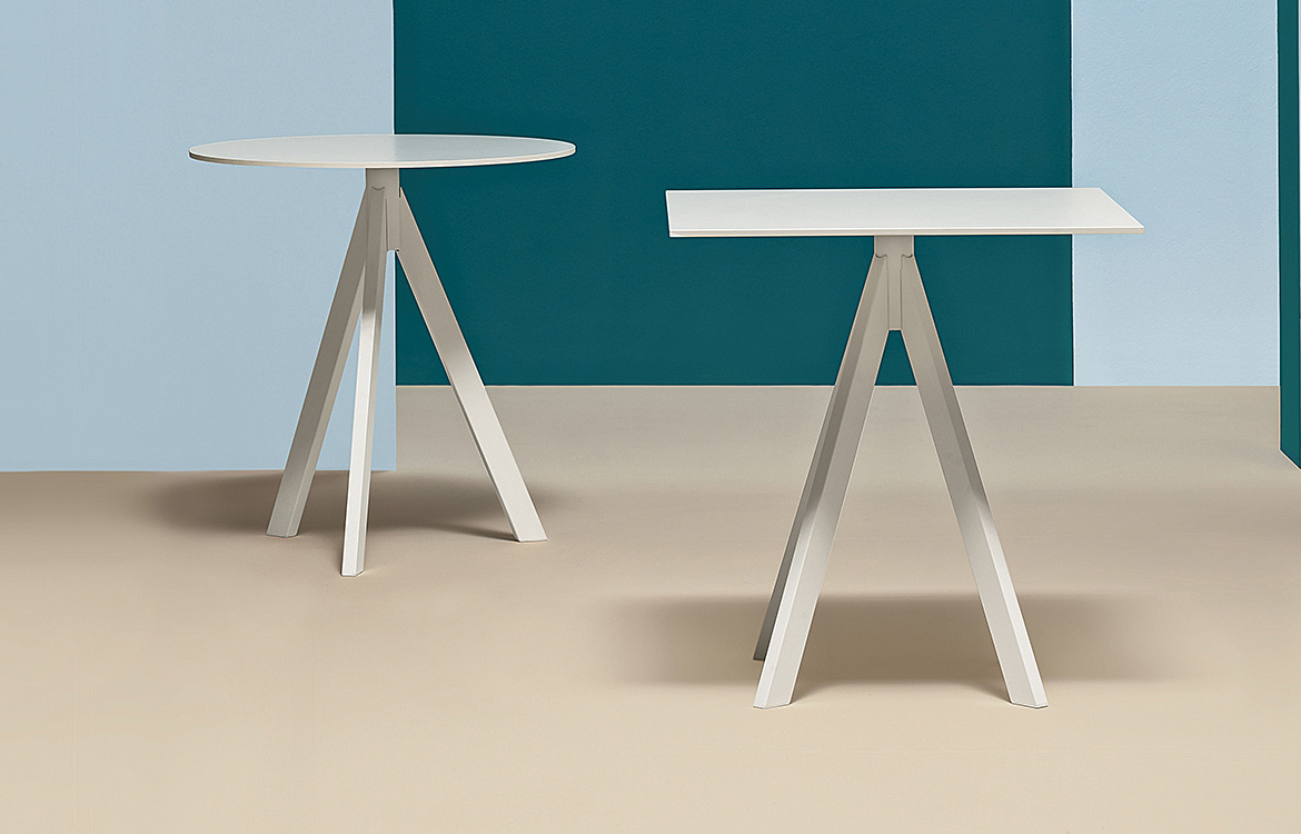 Round Arki white cafe table