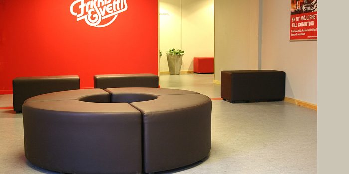 Round brown museum soft seating