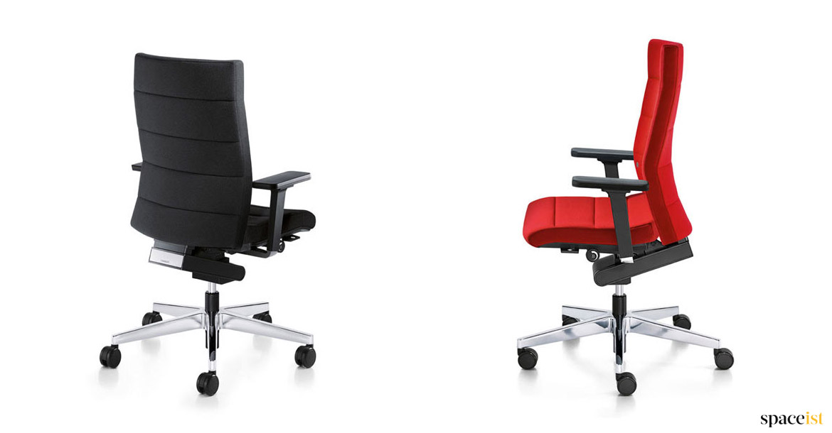 Executive chair with panelled seat fabric