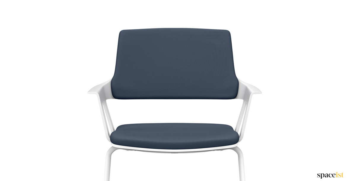 Meeting chair with arms + blue fabric seat