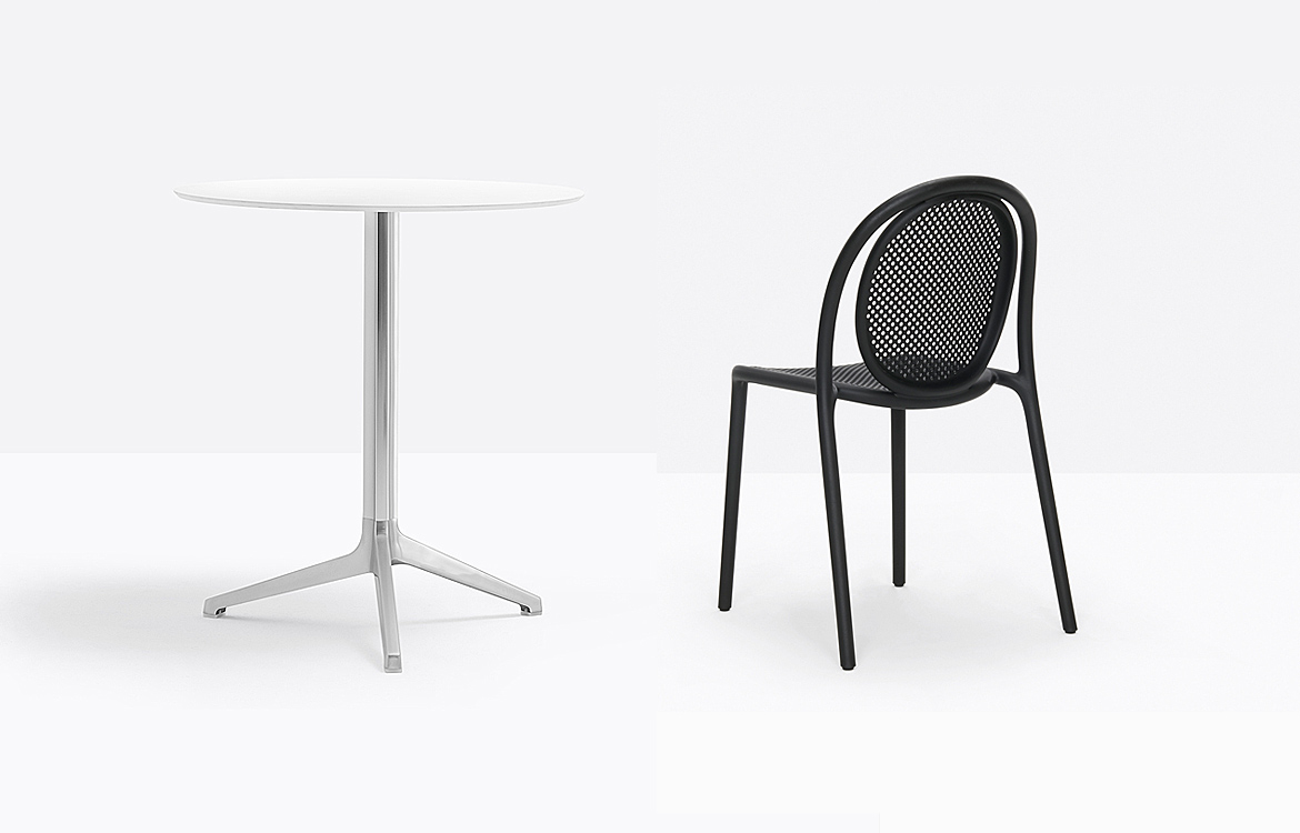 Shiny cafe table black plastic cafe chair