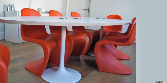 Space city oval meeting room table