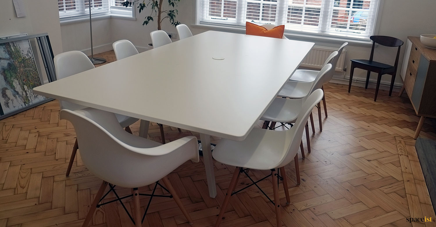 White 8 peron meeting table