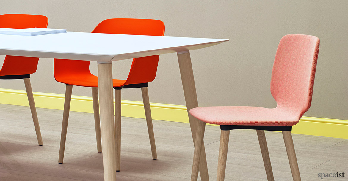 Babila white meeting table close-up