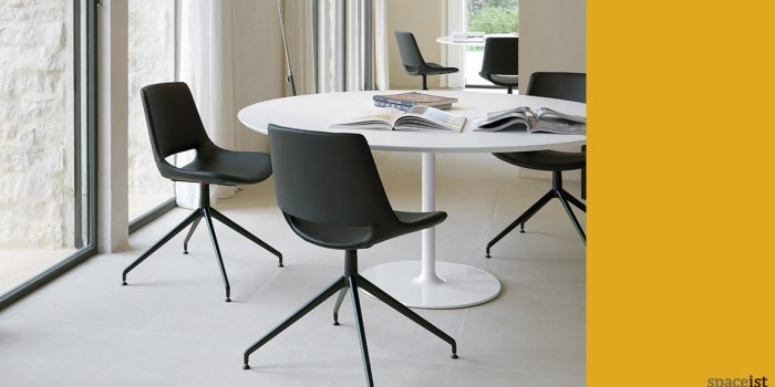 Dizzie meeting table with black Palm chairs