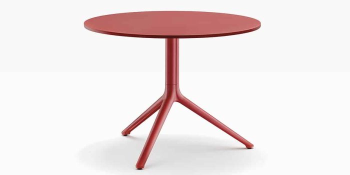 Round red table