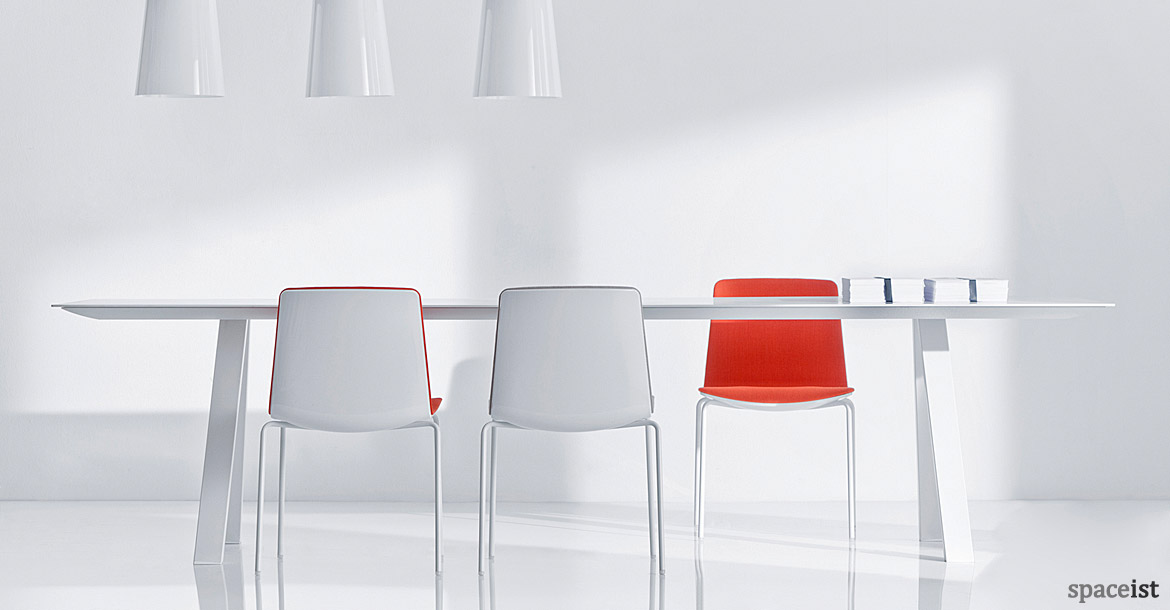 Noa designer boardroom chair in red