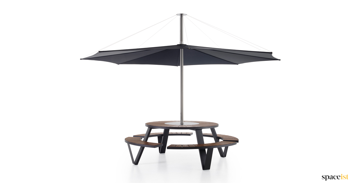 Black picnic table + umbrella - Pentagale