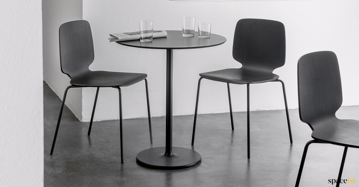 Round black Stylus table with chair