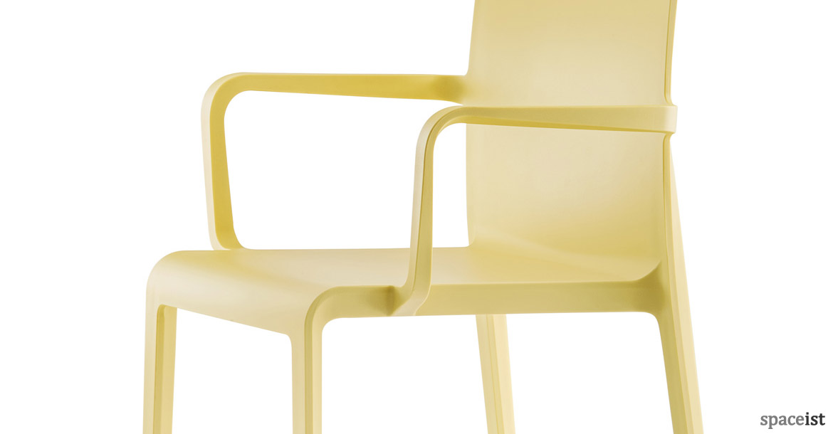 Volt chair with arms in yellow