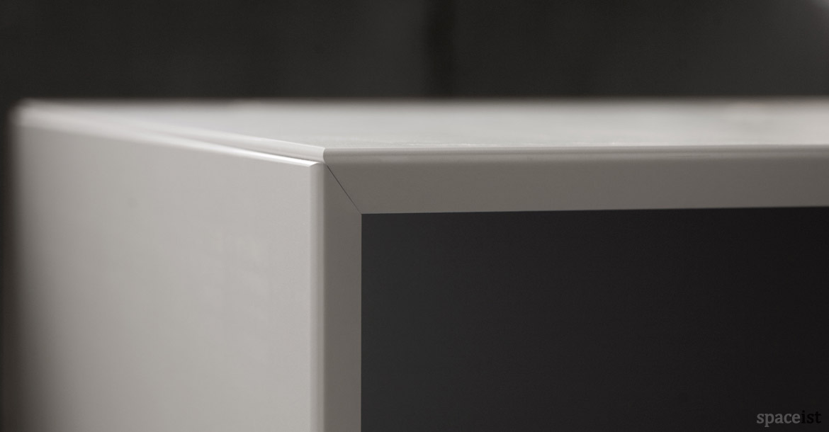 Forty5 white desk close-up