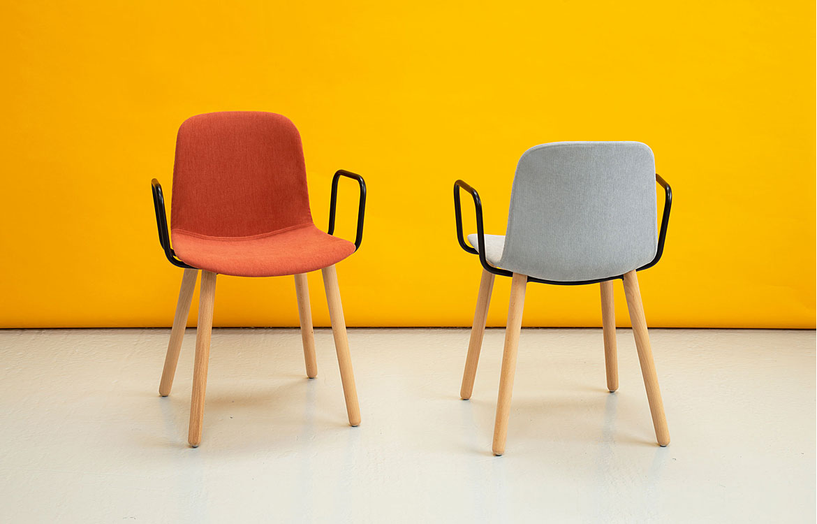 Classroom chair with seat pad