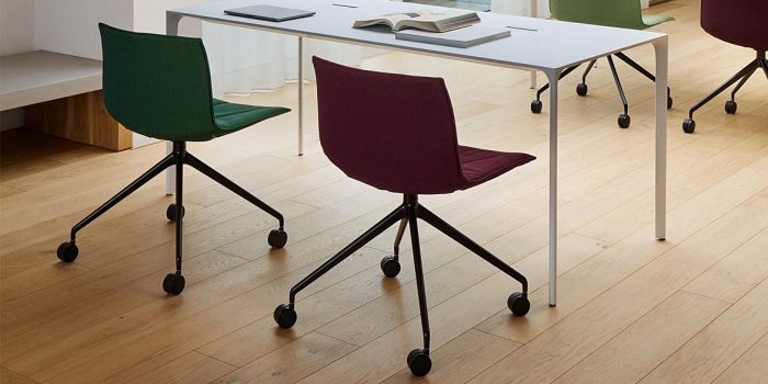 Swivel commercial chair