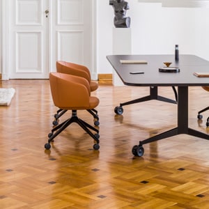 Tips to choose the best conference table