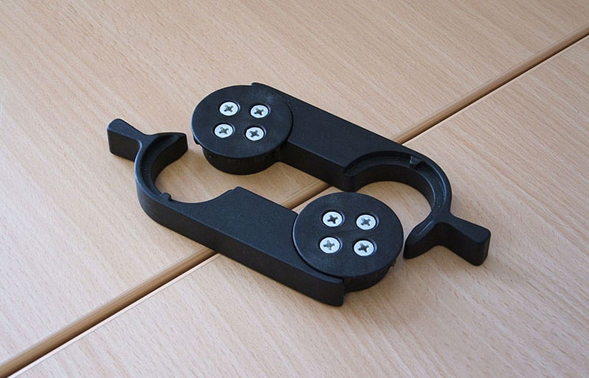 Top connecting bracket