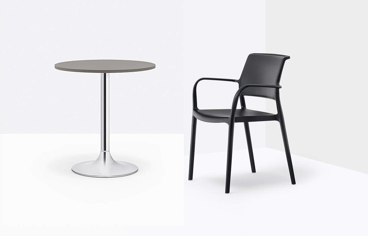 Small Trumpet table with black chair