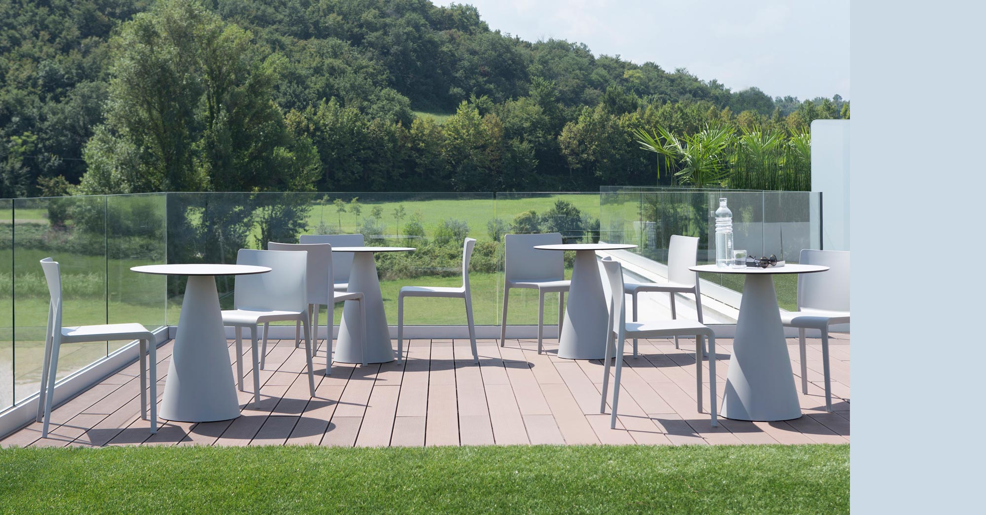White-outdoor-furniture White outdoor furniture