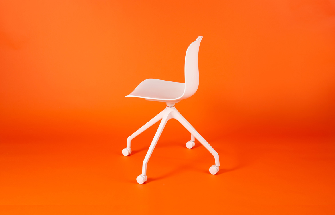 White study chair with wheels