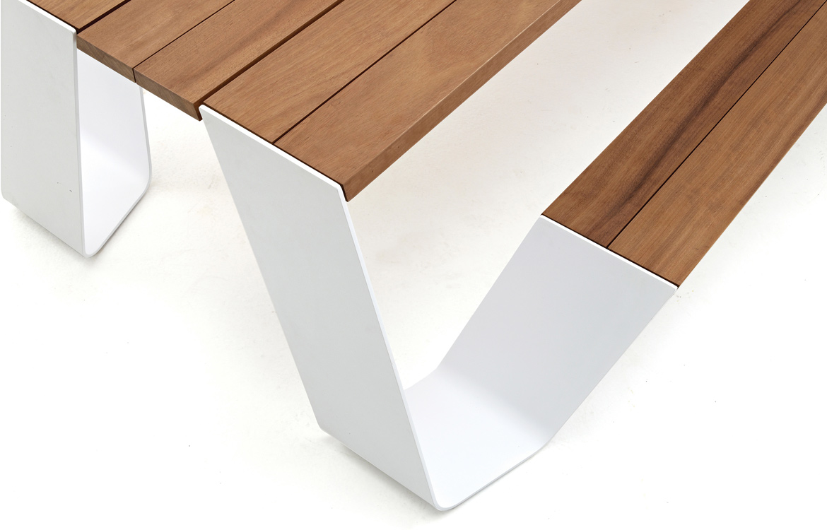 White wood picnic bench