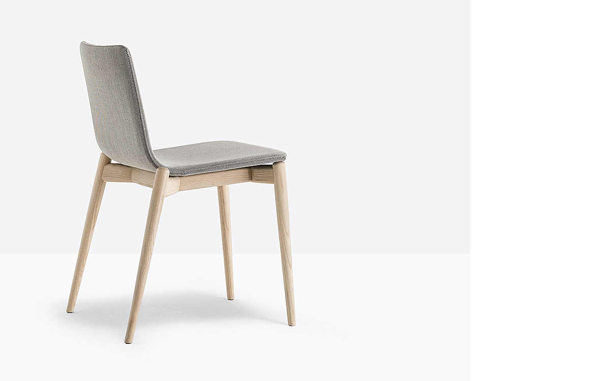 Pedrali Malmo light wood chair grey fabric seat