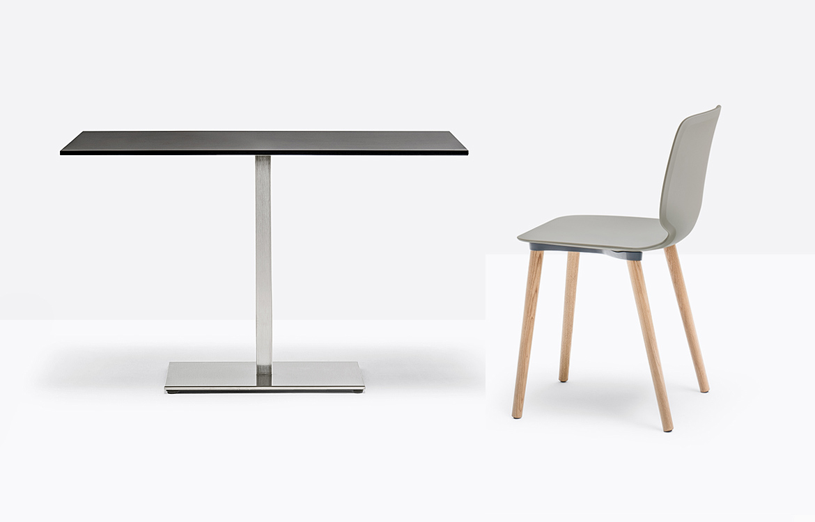 Four seater chrome cafe table with wood chair