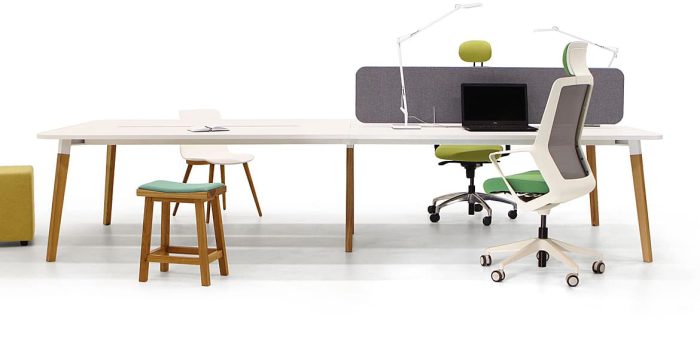 Jac desk with wood legs