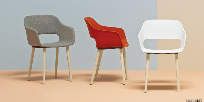 Babila red meeting chair with arms and solid wood leg
