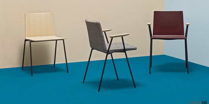 Saka meeting chair with wood armrests