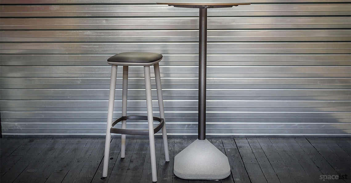 Babila wood bar stool with a metal foot plate