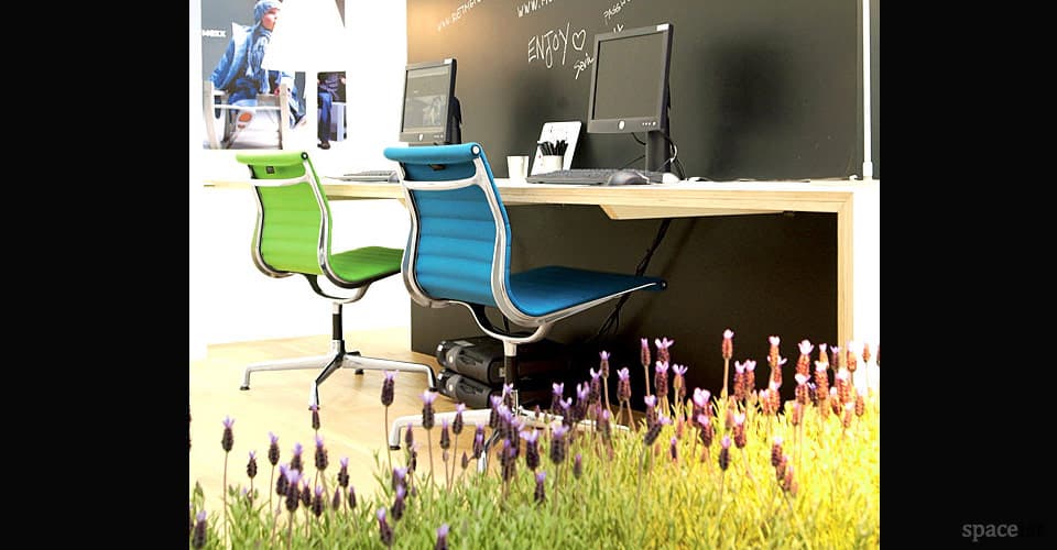 eames aluminium white blue green executive chairs