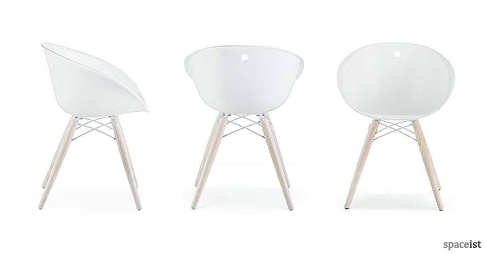 Gliss white and oak meeting chair
