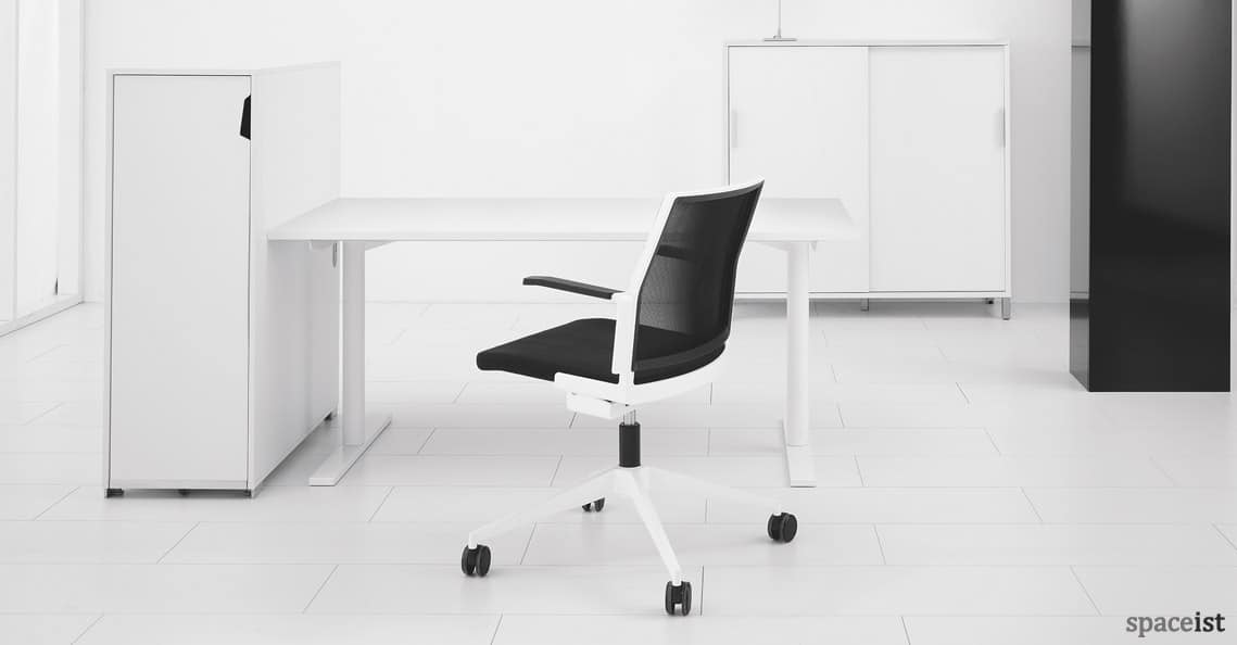 Q-10 standing office desk with a white leg and top