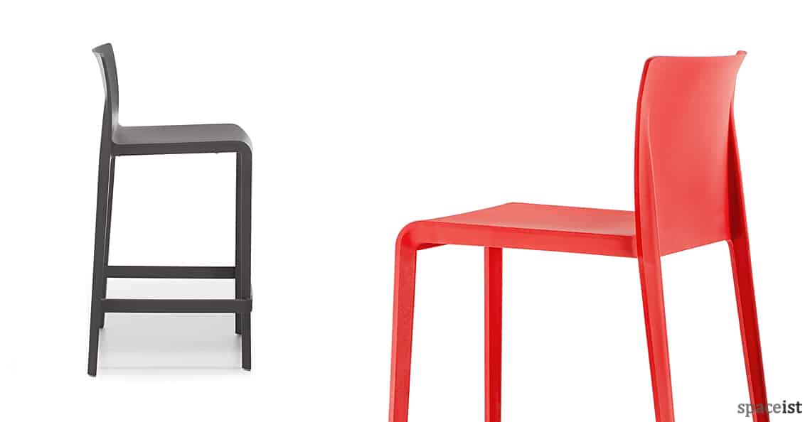 Volt dark grey + red bar stool