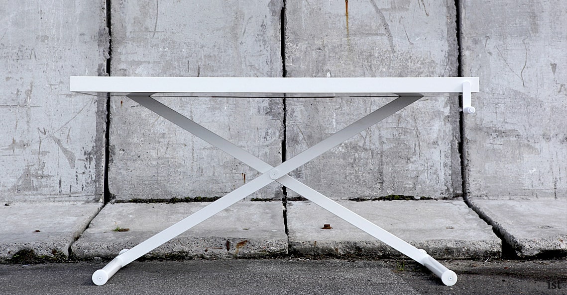 X standing office desk in white